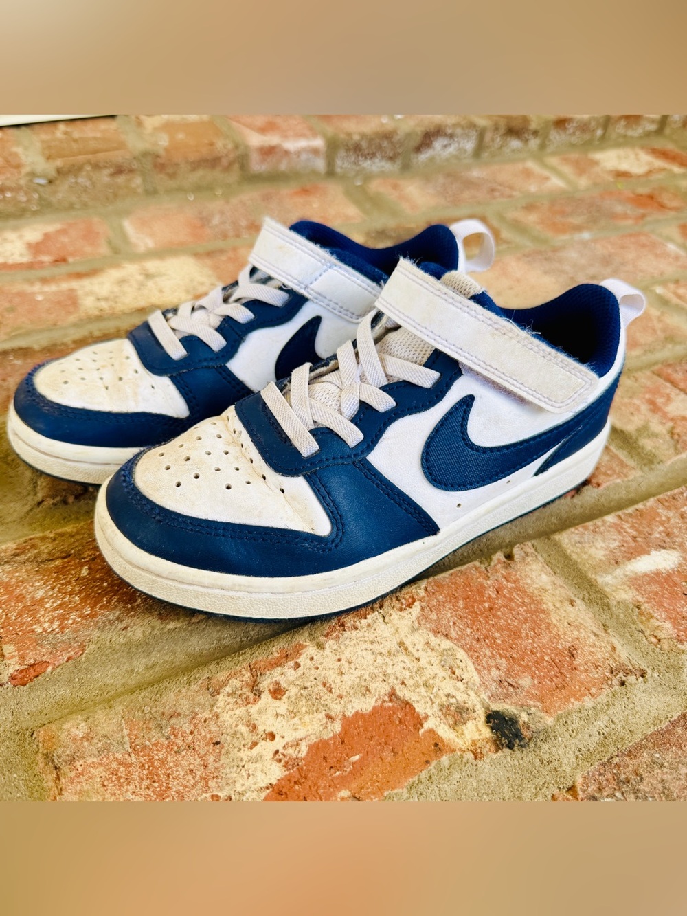 Nike Kids White and Navy Hook-and-Loop Sneakers